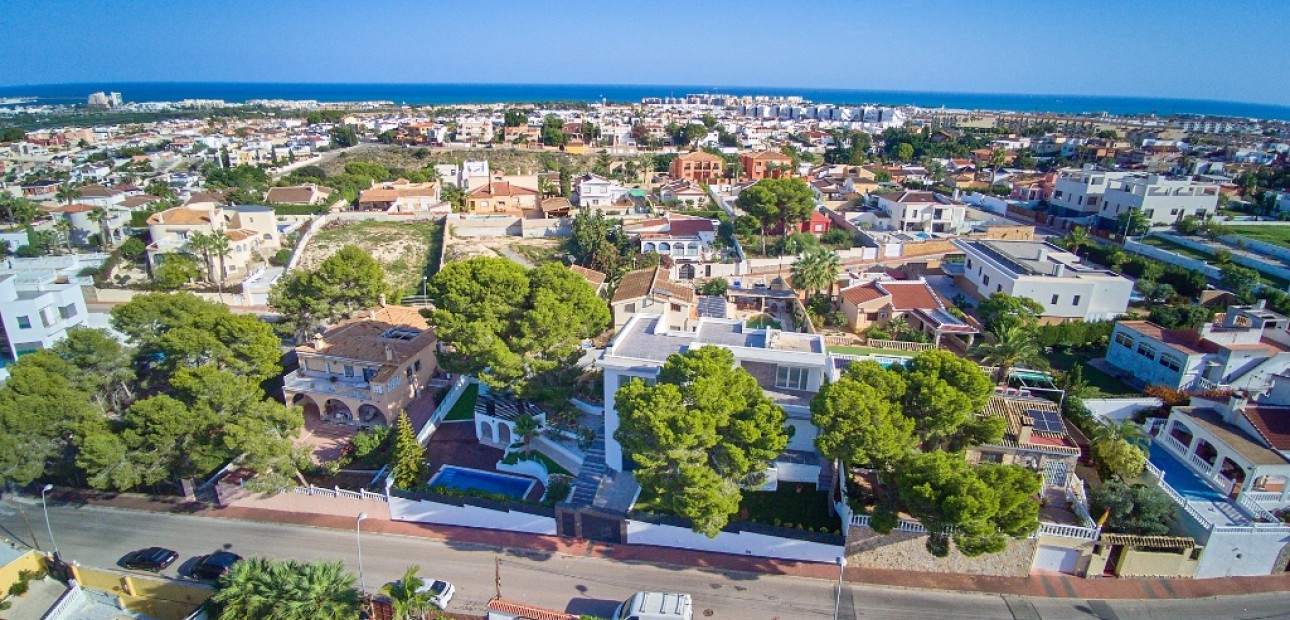 Venta - Villa -
Los Balcones