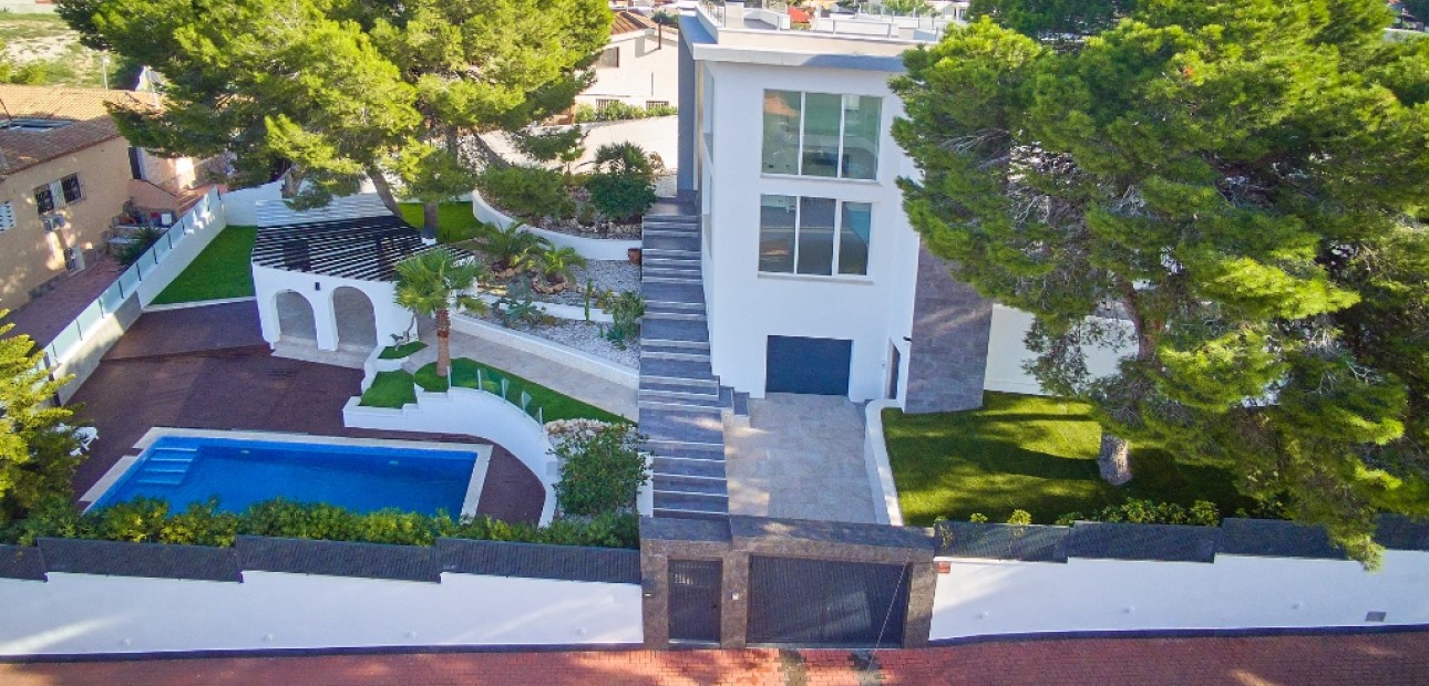 Venta - Villa -
Los Balcones