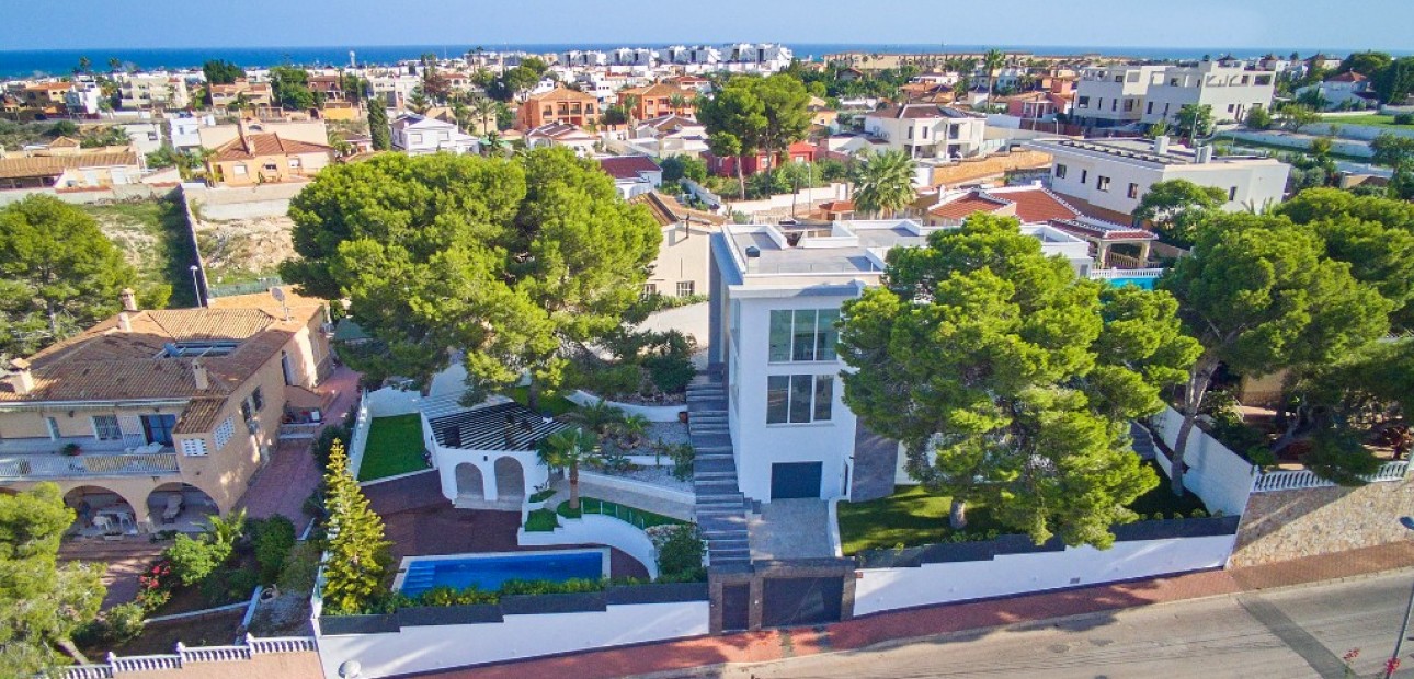 Venta - Villa -
Los Balcones