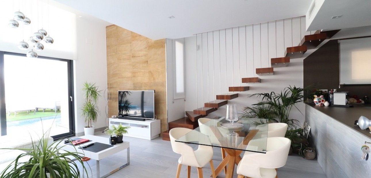 Herverkoop - Villa -
Cabo Roig - Lomas de Cabo Roig