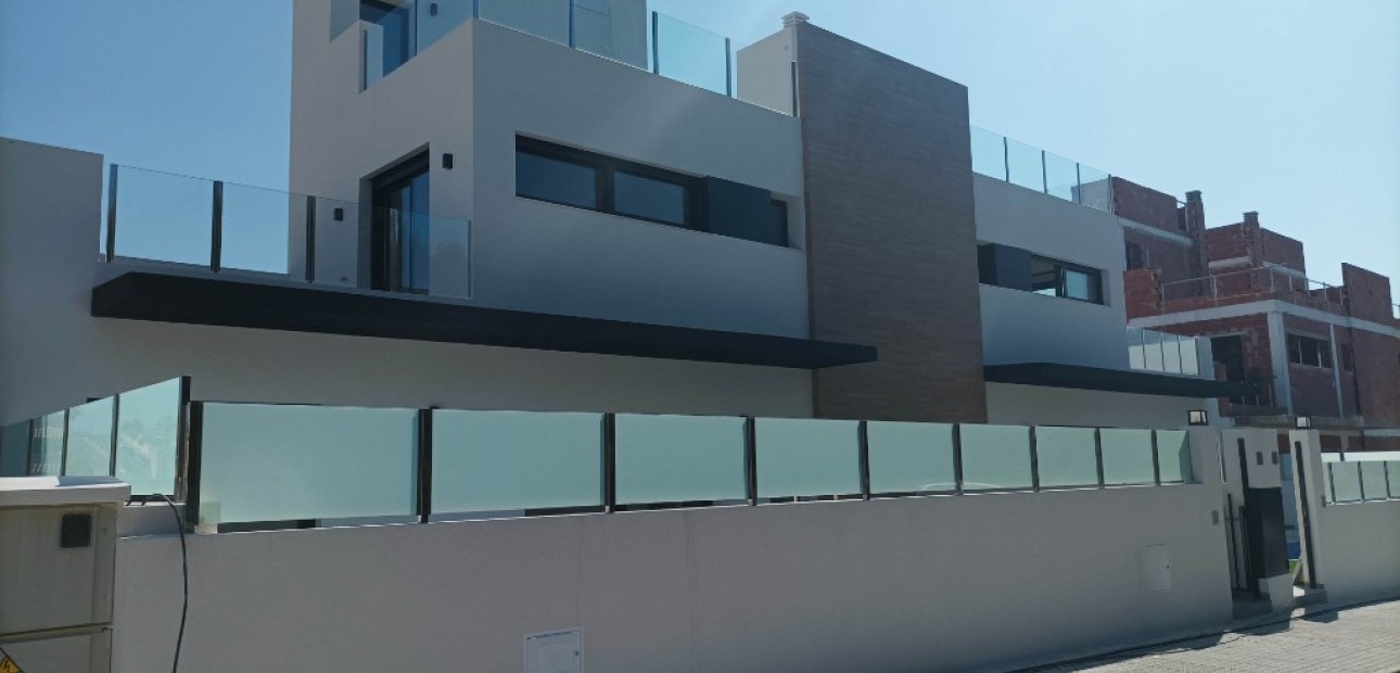 Nueva construcción  - Villa -
Villamartín - Las filipinas