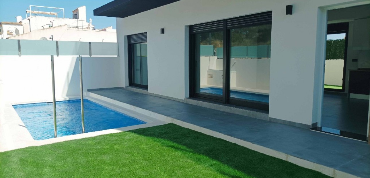 Nueva construcción  - Villa -
Villamartín - Las filipinas