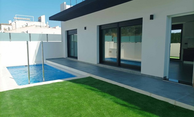 Nueva construcción  - Villa -
Villamartín - Las filipinas