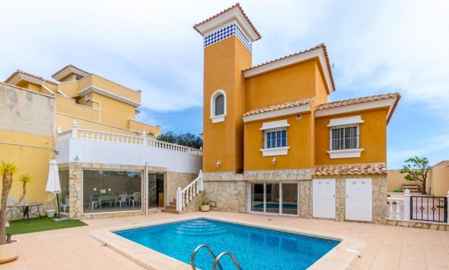 Sale - Villa -
Orihuela Costa
