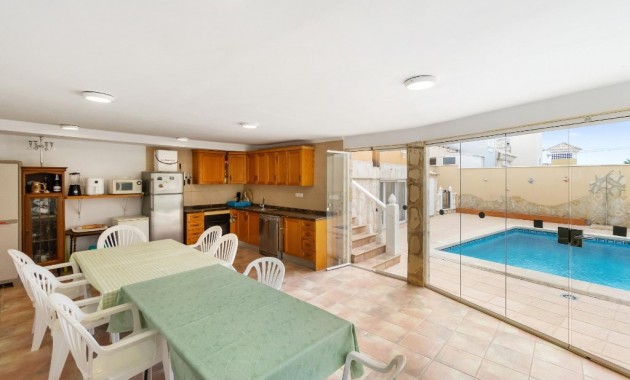 Sale - Villa -
Orihuela Costa