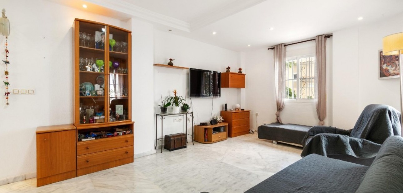 Sale - Villa -
Orihuela Costa