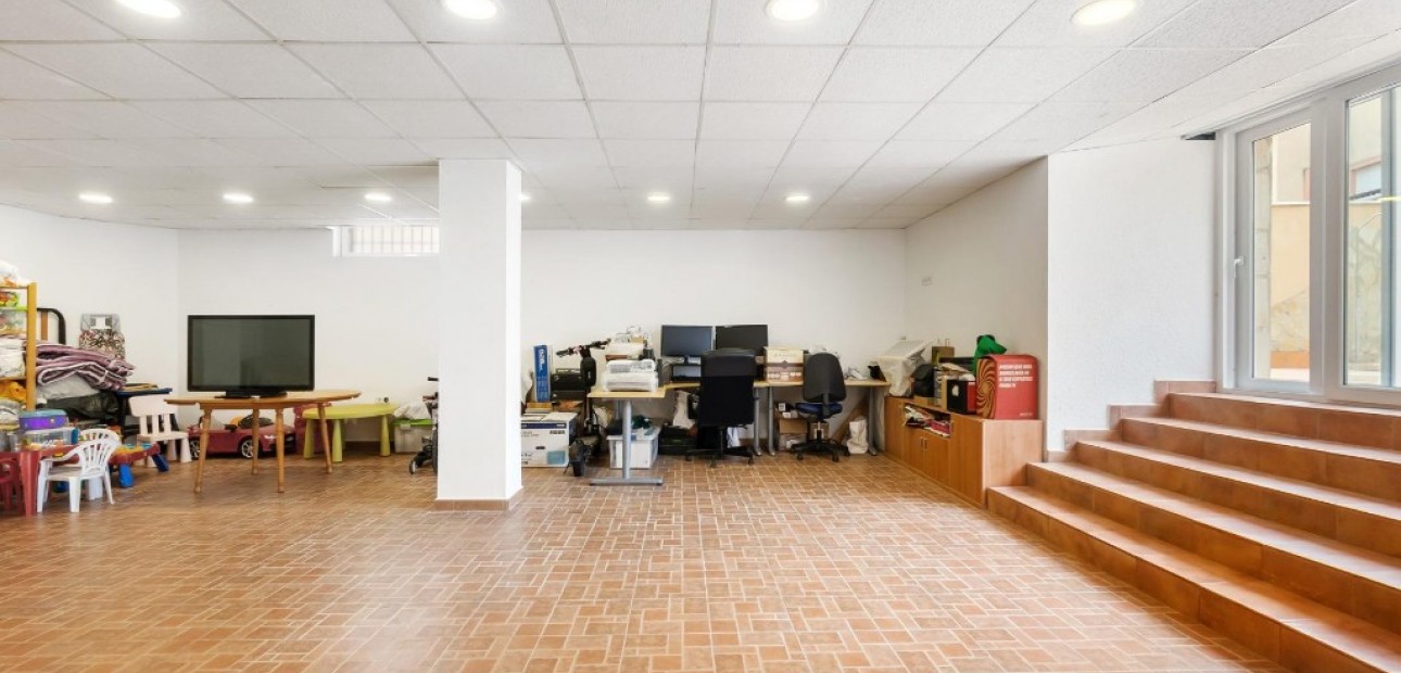 Sale - Villa -
Orihuela Costa