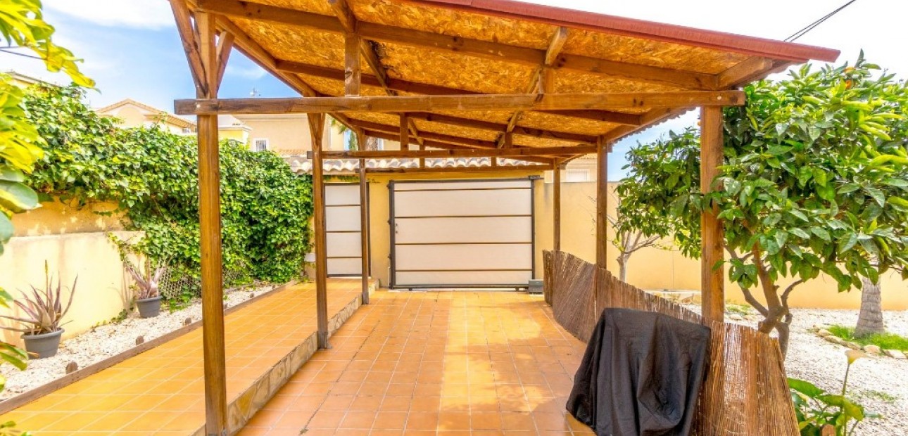 Sale - Villa -
Orihuela Costa