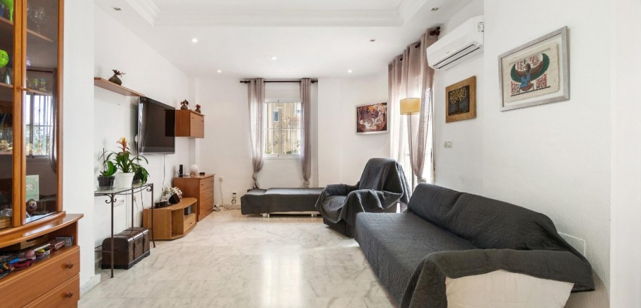 Sale - Villa -
Orihuela Costa