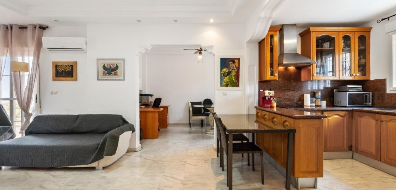 Sale - Villa -
Orihuela Costa