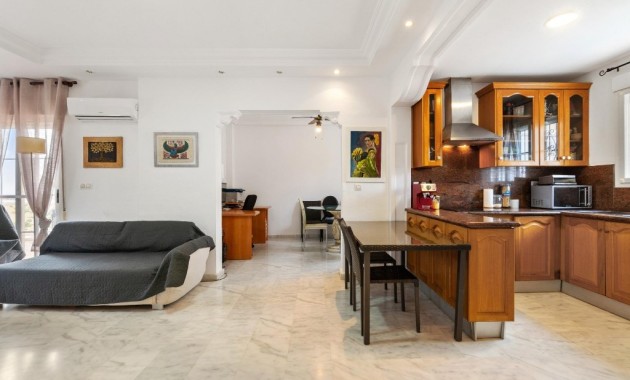 Sale - Villa -
Orihuela Costa