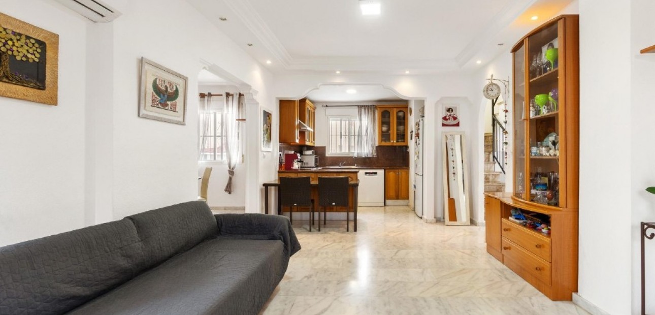 Sale - Villa -
Orihuela Costa