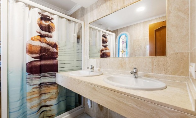 Sale - Villa -
Orihuela Costa