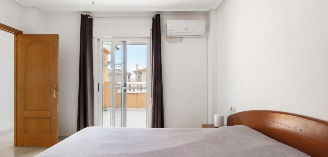 Sale - Villa -
Orihuela Costa