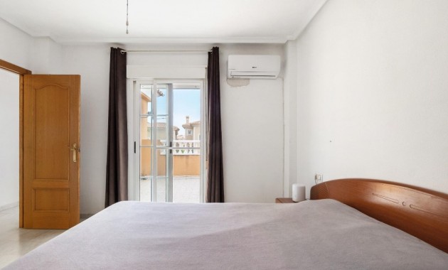 Sale - Villa -
Orihuela Costa