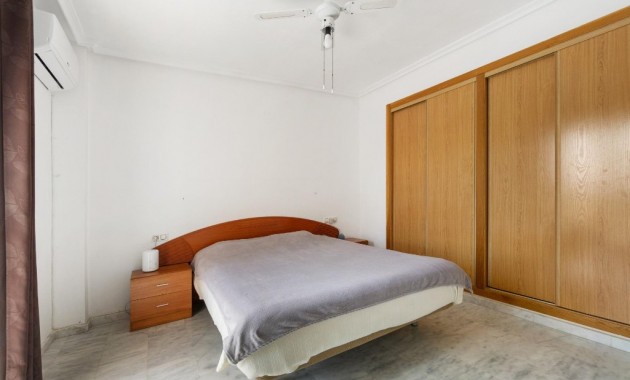 Sale - Villa -
Orihuela Costa