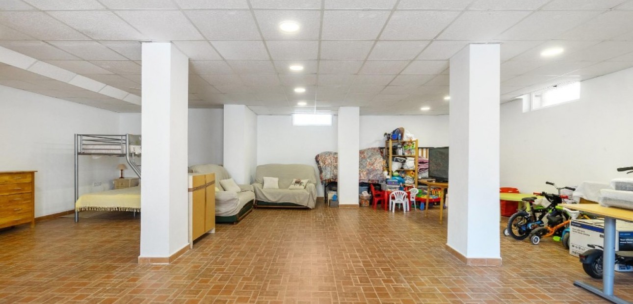 Sale - Villa -
Orihuela Costa