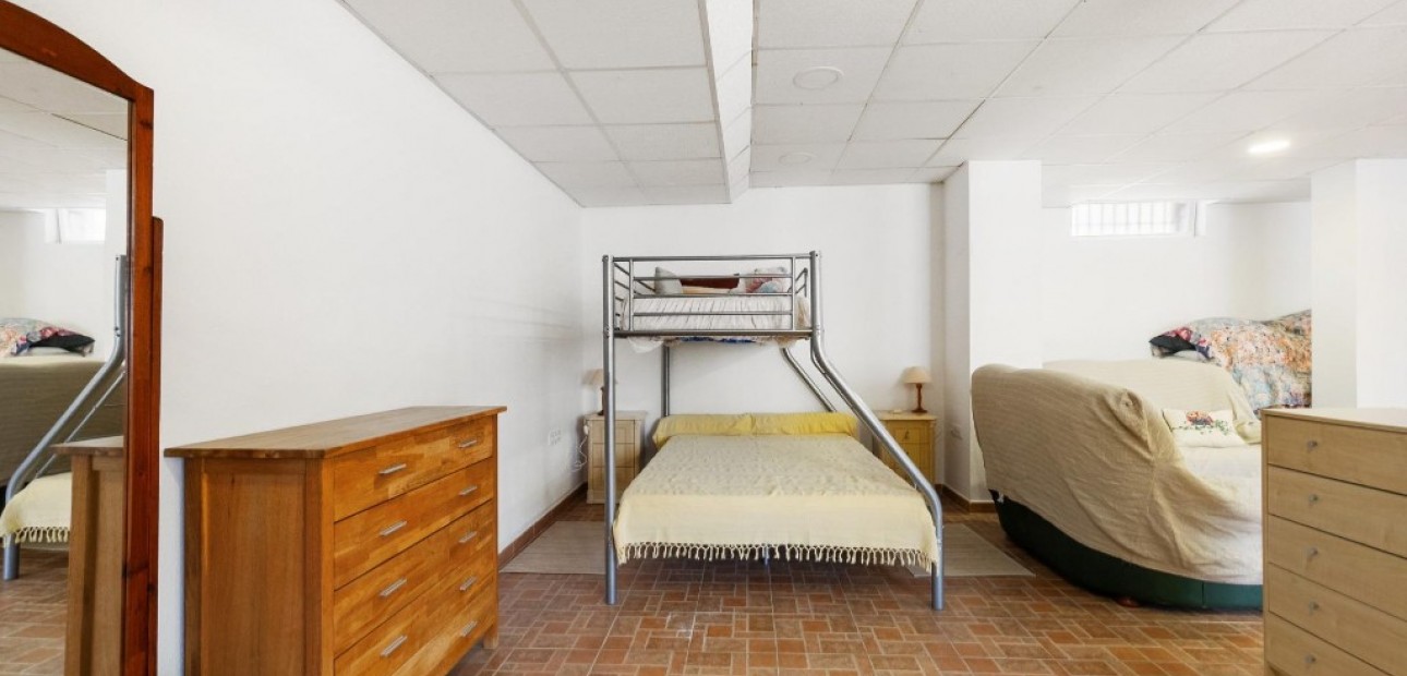 Sale - Villa -
Orihuela Costa