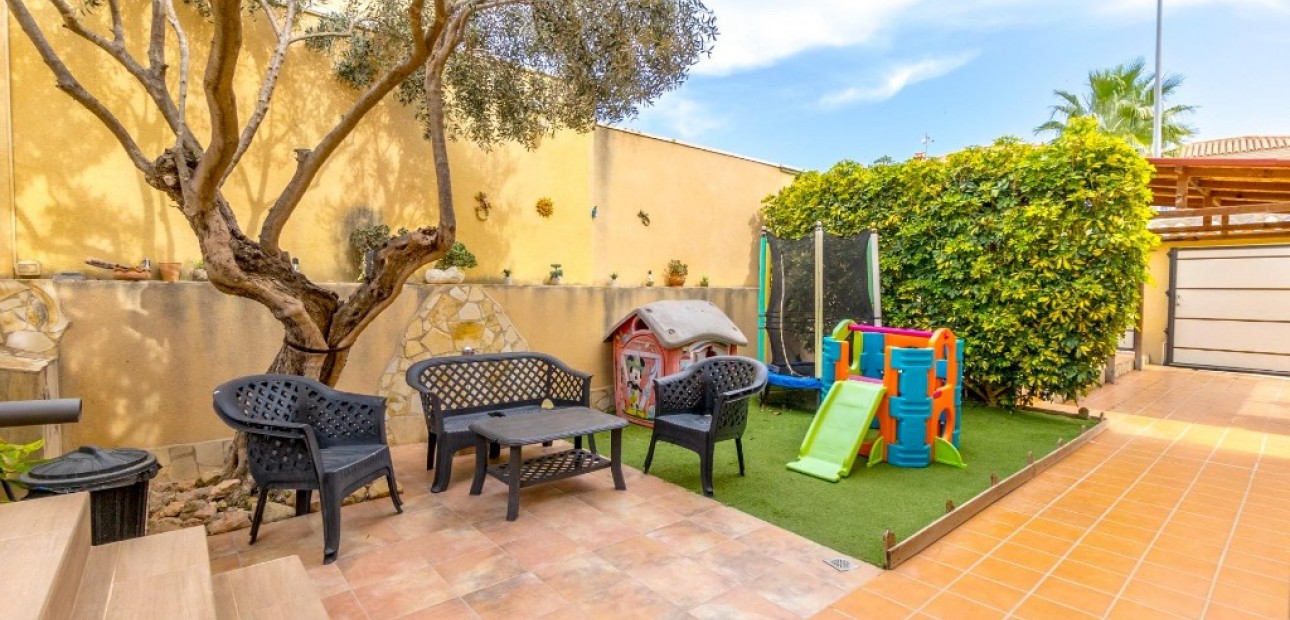 Sale - Villa -
Orihuela Costa