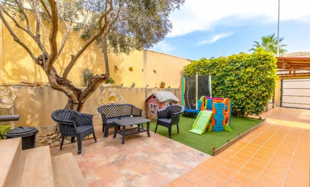 Sale - Villa -
Orihuela Costa