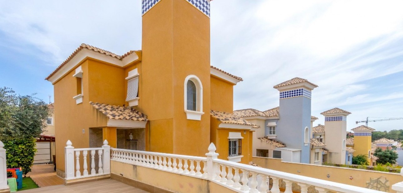 Sale - Villa -
Orihuela Costa