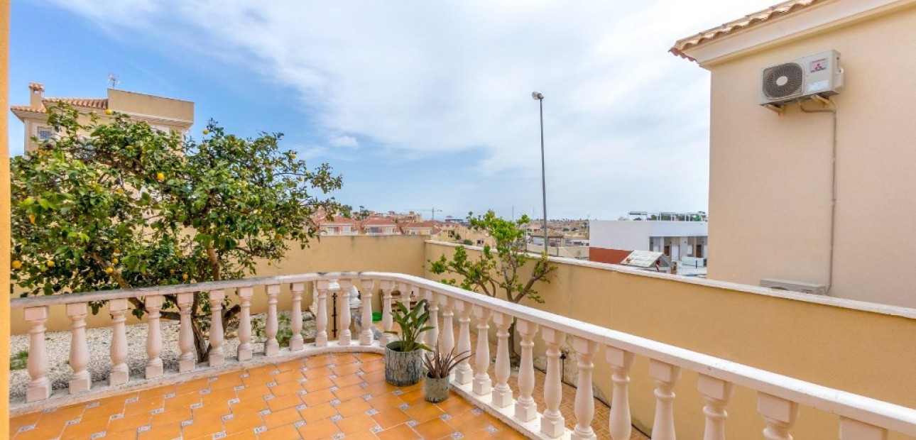 Sale - Villa -
Orihuela Costa