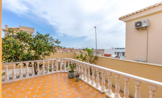 Sale - Villa -
Orihuela Costa