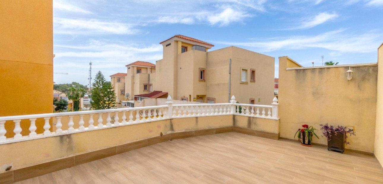Sale - Villa -
Orihuela Costa