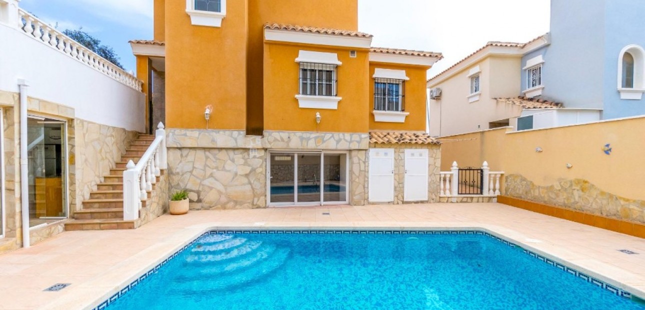 Sale - Villa -
Orihuela Costa
