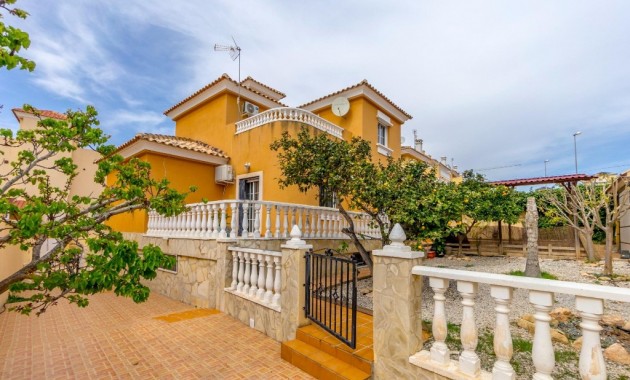 Sale - Villa -
Orihuela Costa