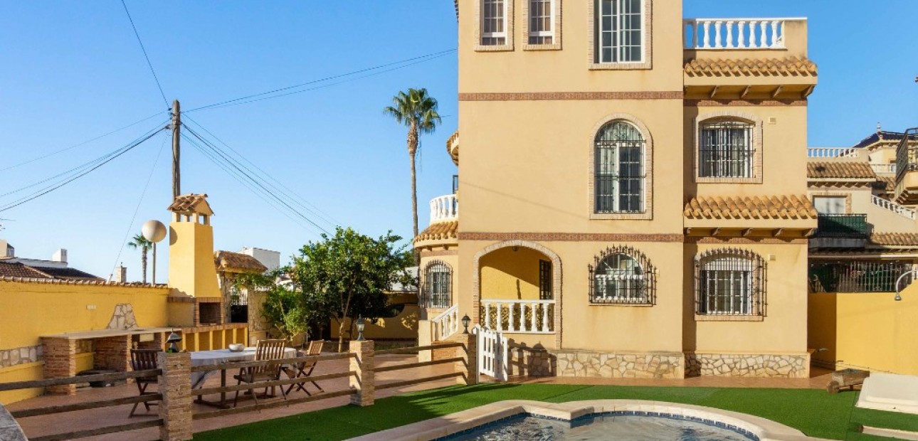 Herverkoop - Villa -
La Florida