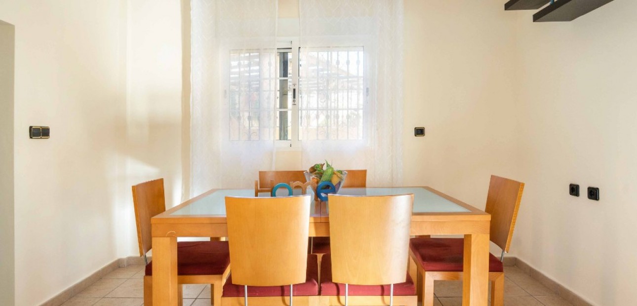 Herverkoop - Villa -
La Florida