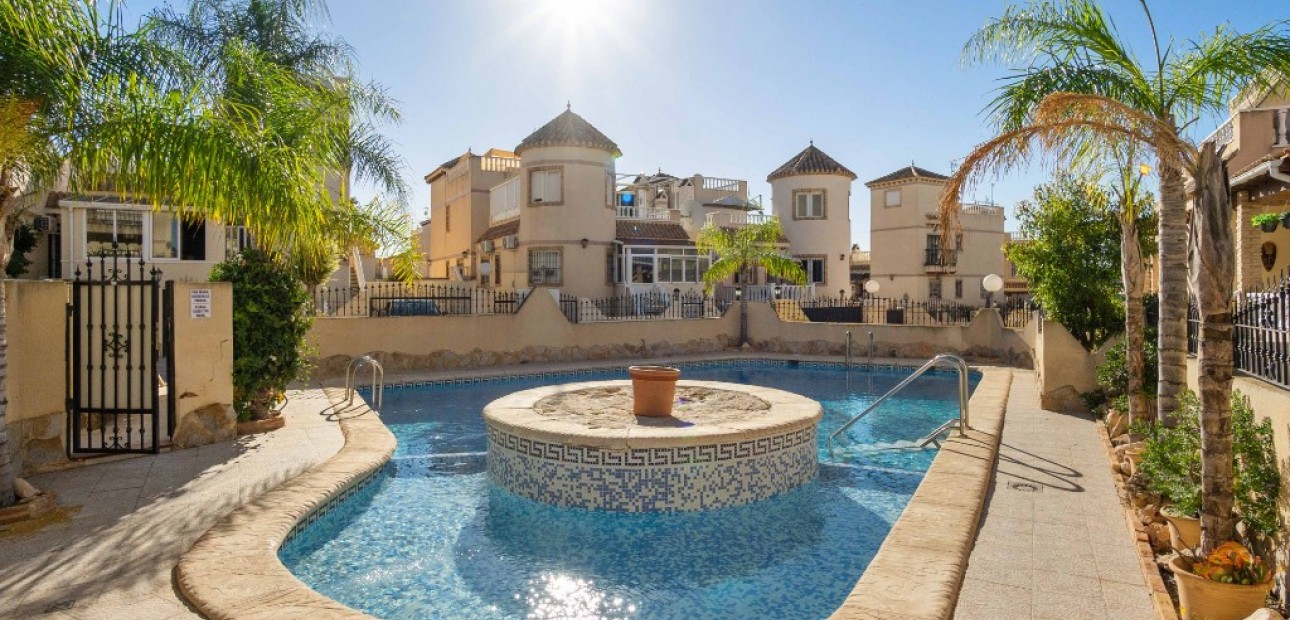 Herverkoop - Villa -
La Florida