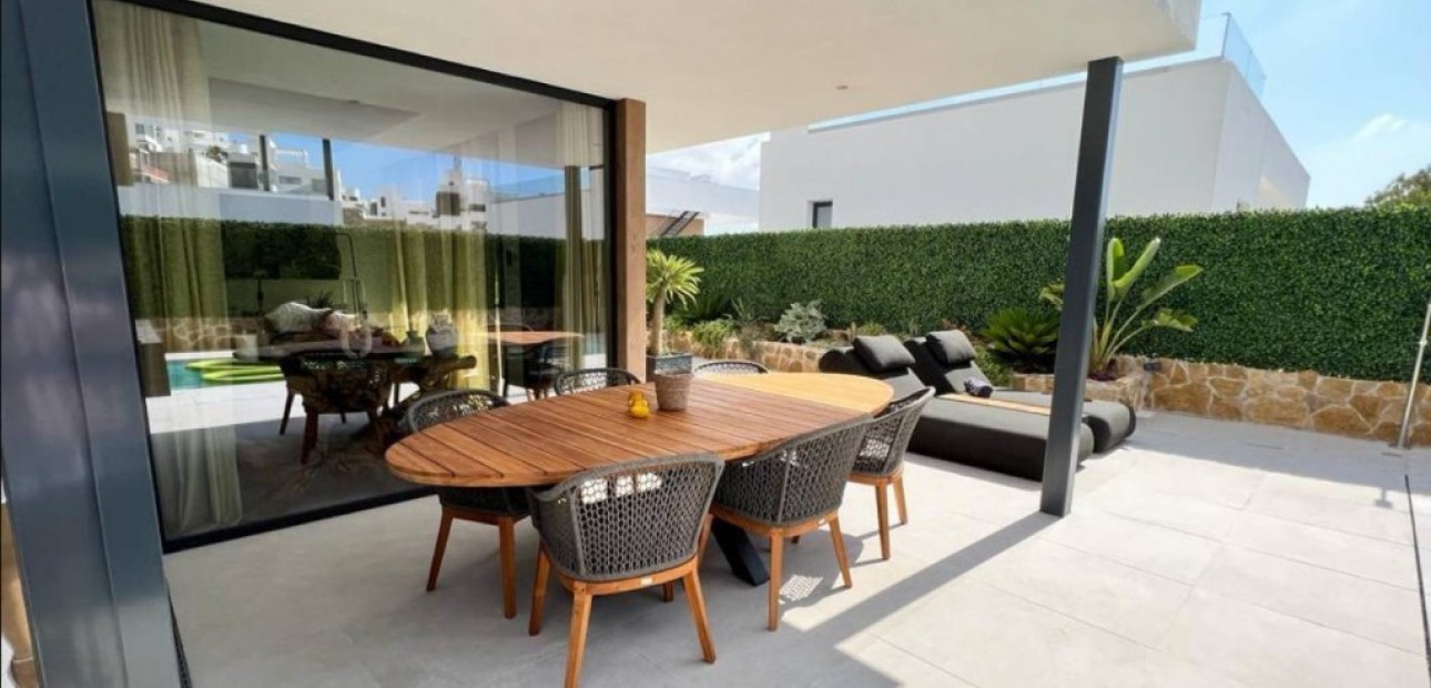 Venta - Villa -
Finestrat