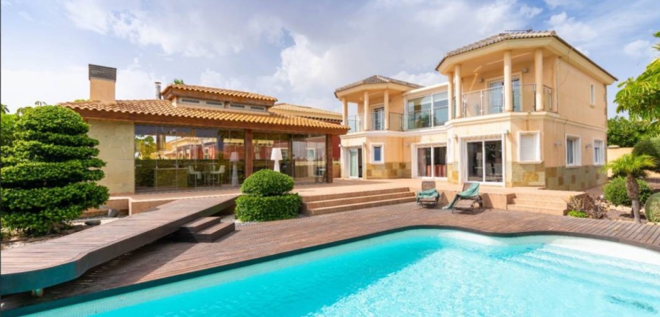 Herverkoop - Villa -
Torrevieja - Aguas Nuevas