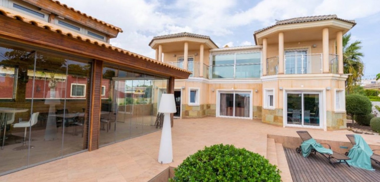 Herverkoop - Villa -
Torrevieja - Aguas Nuevas