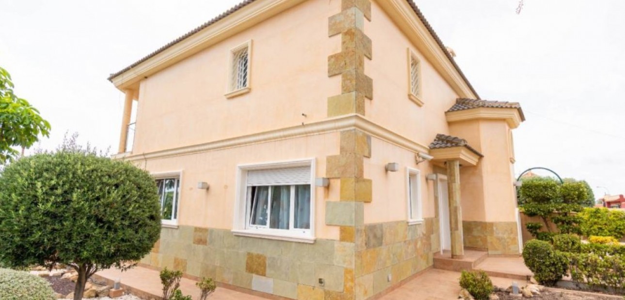 Herverkoop - Villa -
Torrevieja - Aguas Nuevas