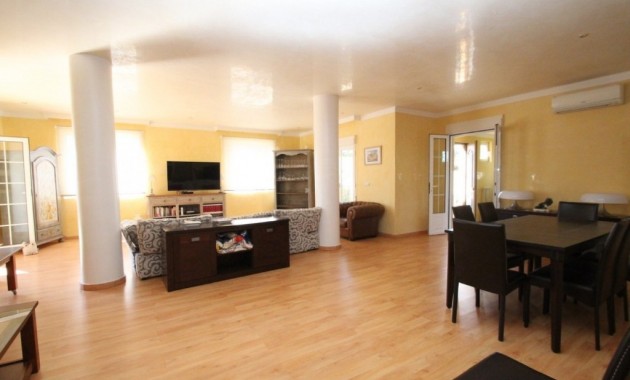 Herverkoop - Villa -
Cabo Roig