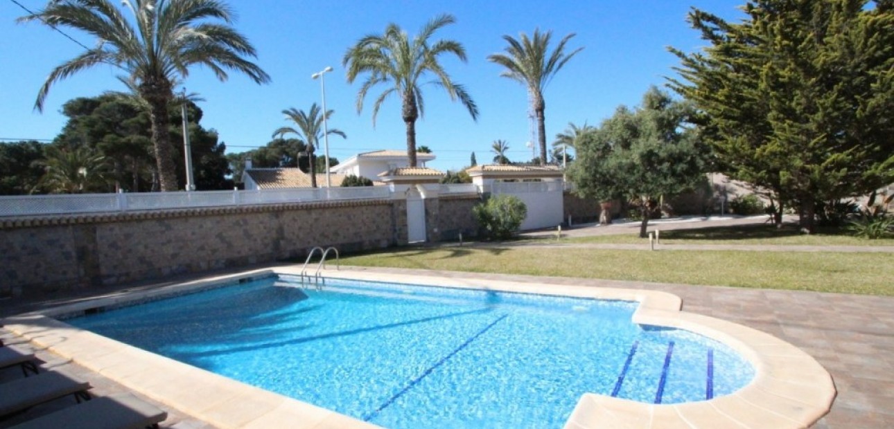 Herverkoop - Villa -
Cabo Roig