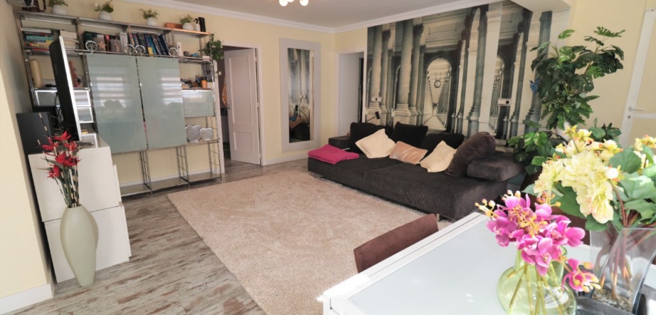 Venta - Apartamento / piso -
Torrevieja