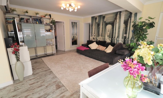 Venta - Apartamento / piso -
Torrevieja