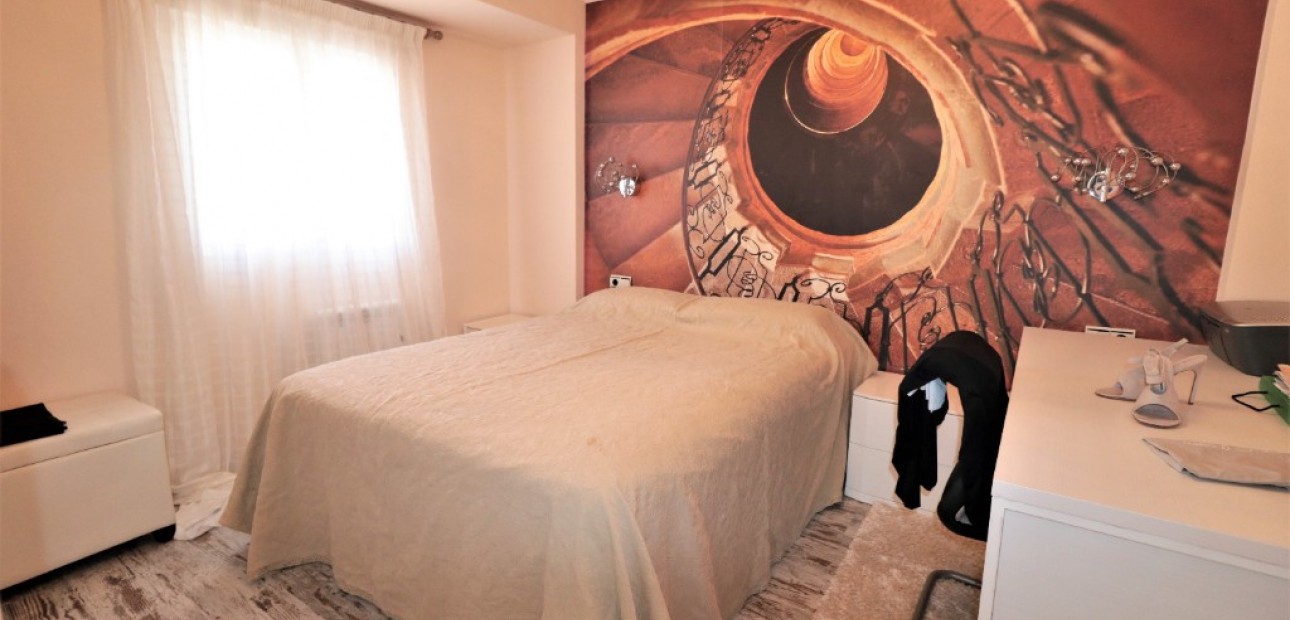 Venta - Apartamento / piso -
Torrevieja