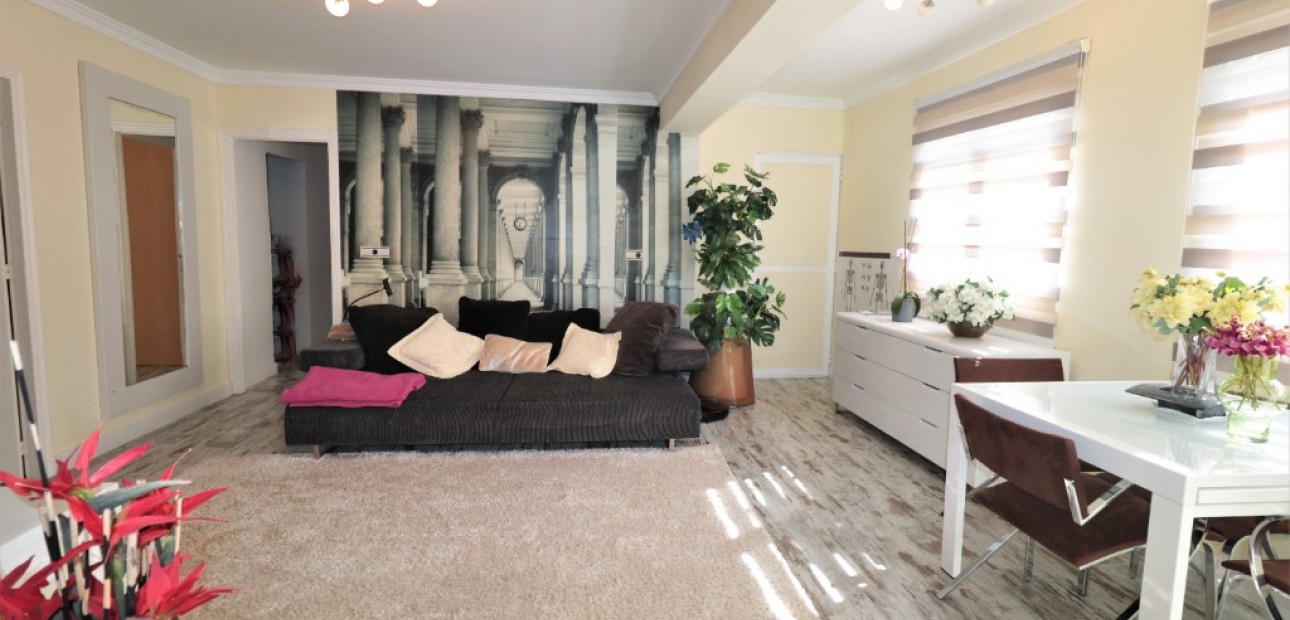 Venta - Apartamento / piso -
Torrevieja