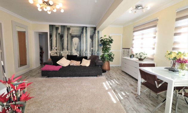 Venta - Apartamento / piso -
Torrevieja