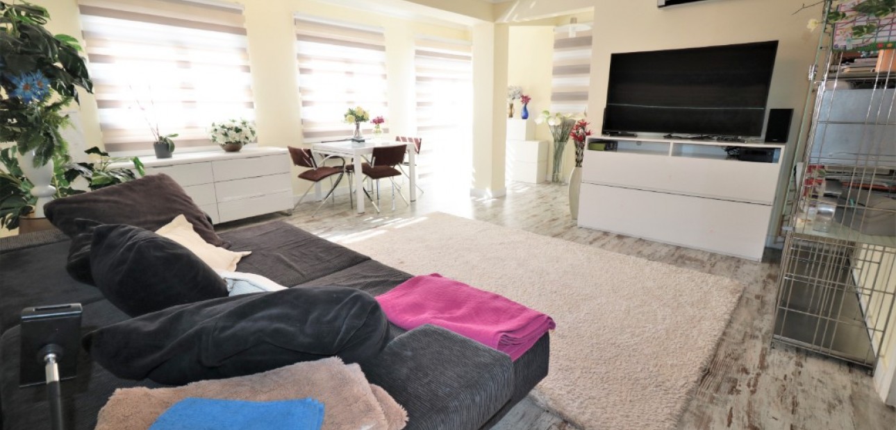 Venta - Apartamento / piso -
Torrevieja