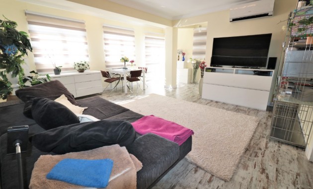 Venta - Apartamento / piso -
Torrevieja