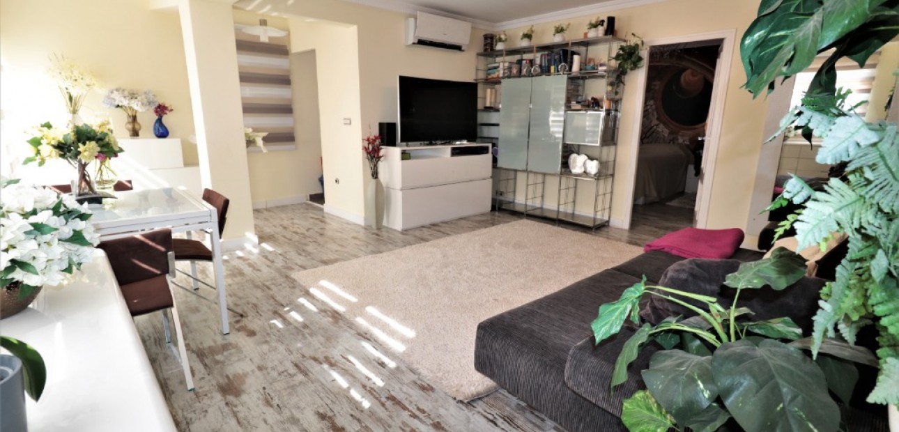 Venta - Apartamento / piso -
Torrevieja