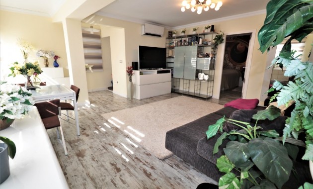 Venta - Apartamento / piso -
Torrevieja