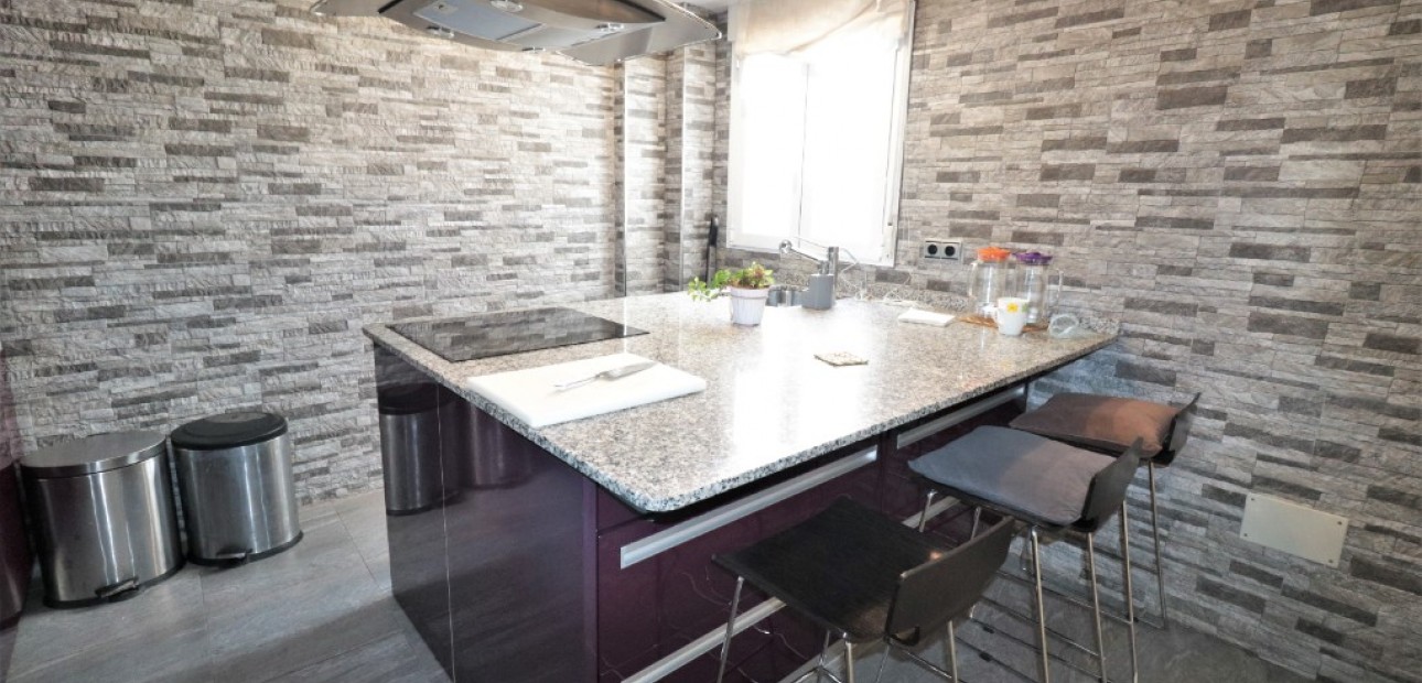 Venta - Apartamento / piso -
Torrevieja