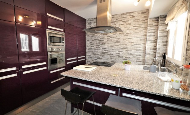 Venta - Apartamento / piso -
Torrevieja